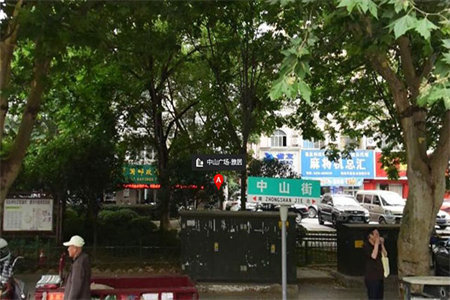 出售泰安食品公司家属楼5室1厅2卫75平简单装修